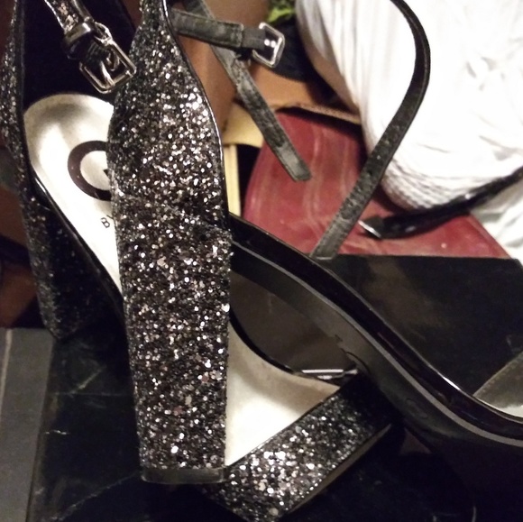 Heels - Picture 2 of 8